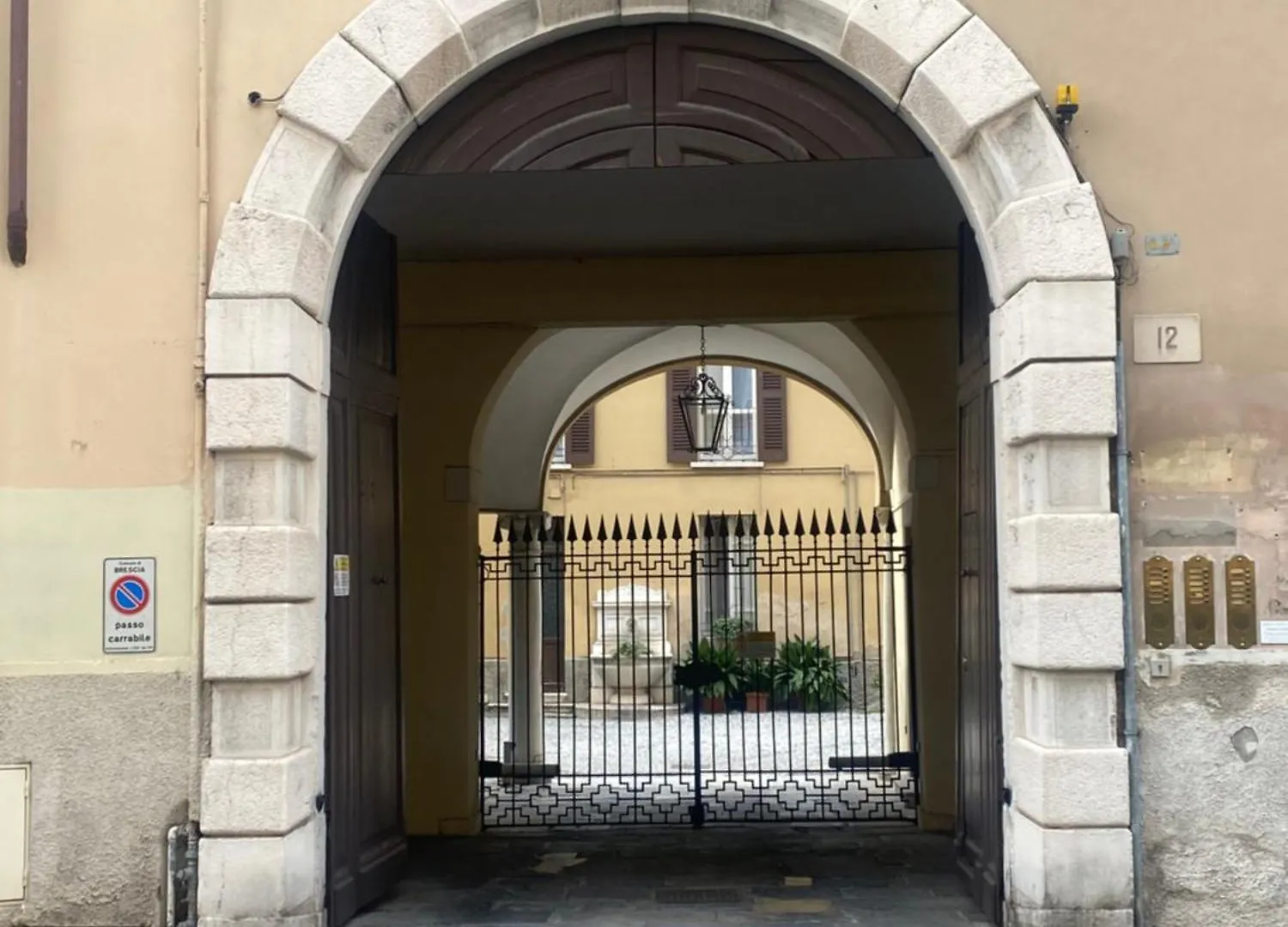 Cozy Corner Apartment Brescia